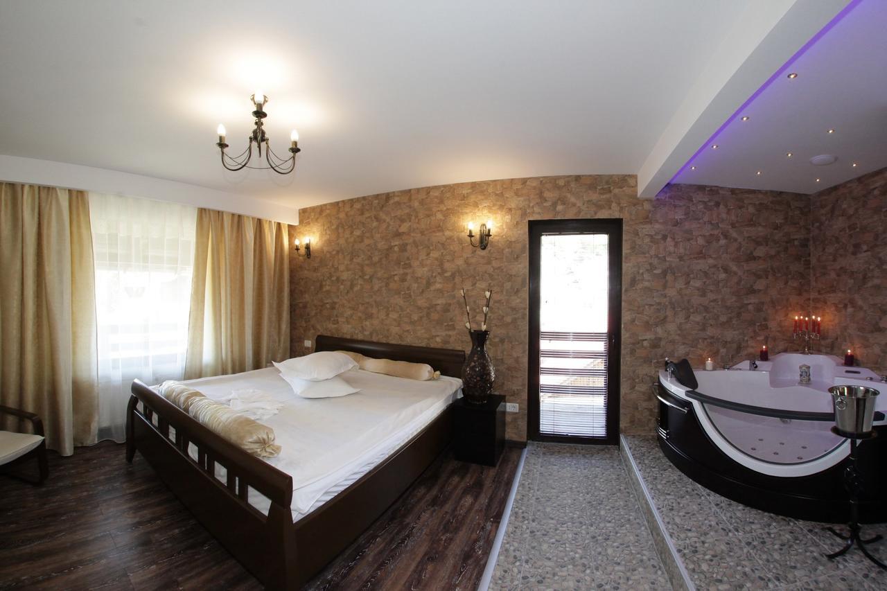 Pension Casa Wenge Сіная Екстер'єр фото
